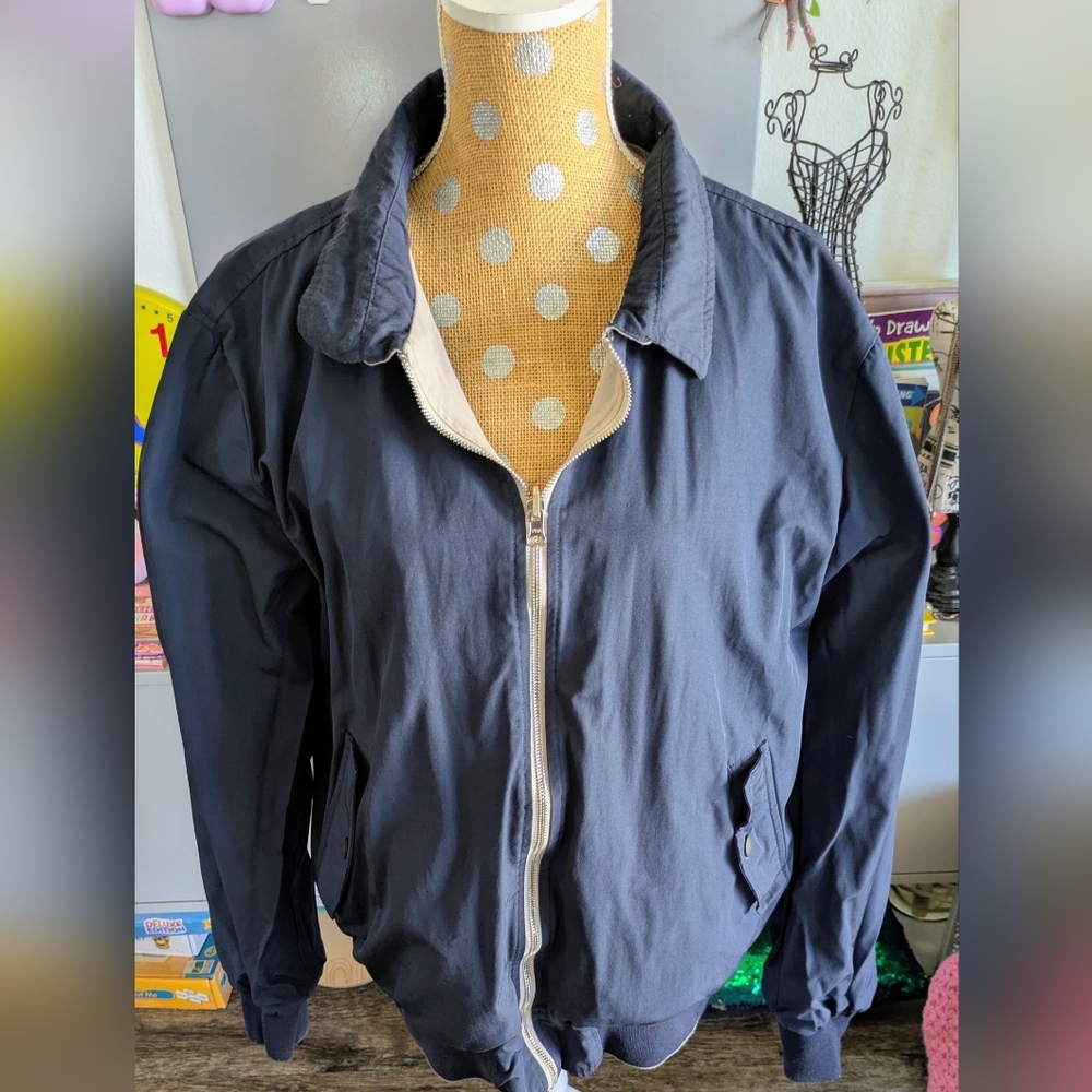 Jack’s Surfboards reversible men’s jacket. Stay versatile and stylish Lg